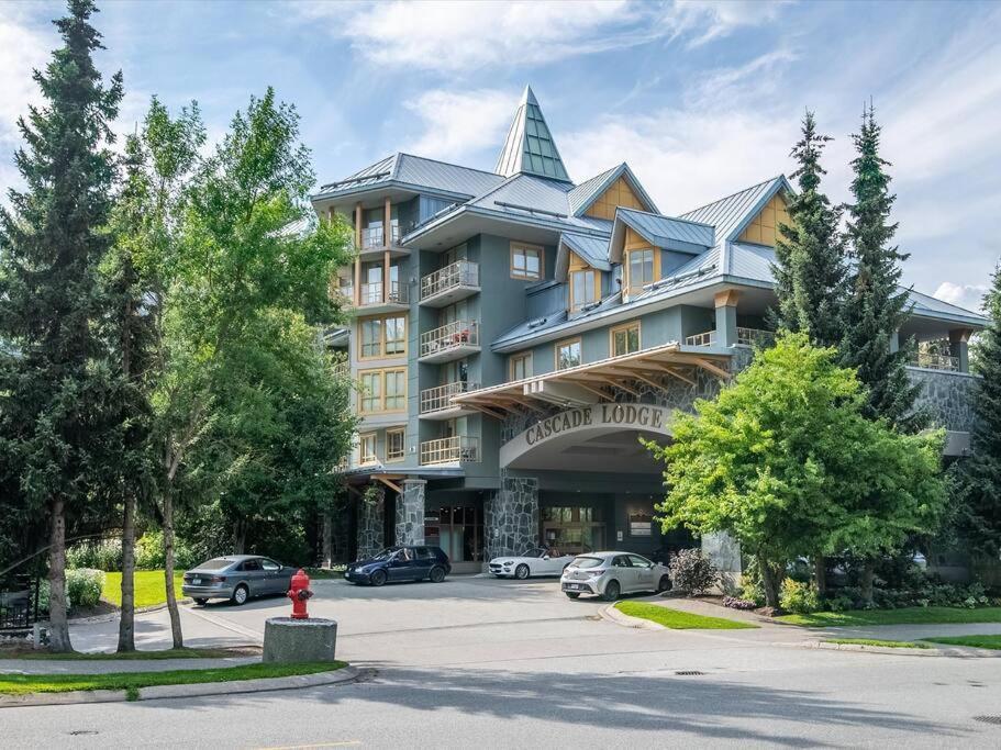 Cascade Lodge Premium Suite, With Pool & Hot Tub 惠斯勒 外观 照片