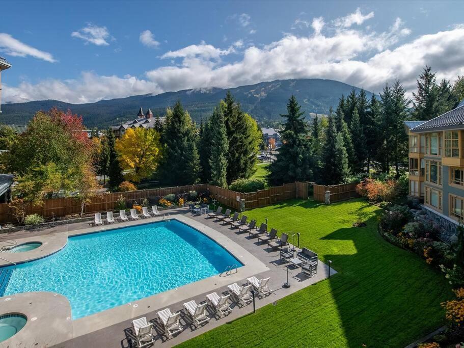 Cascade Lodge Premium Suite, With Pool & Hot Tub 惠斯勒 外观 照片