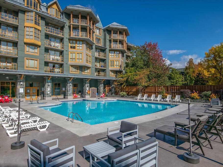 Cascade Lodge Premium Suite, With Pool & Hot Tub 惠斯勒 外观 照片