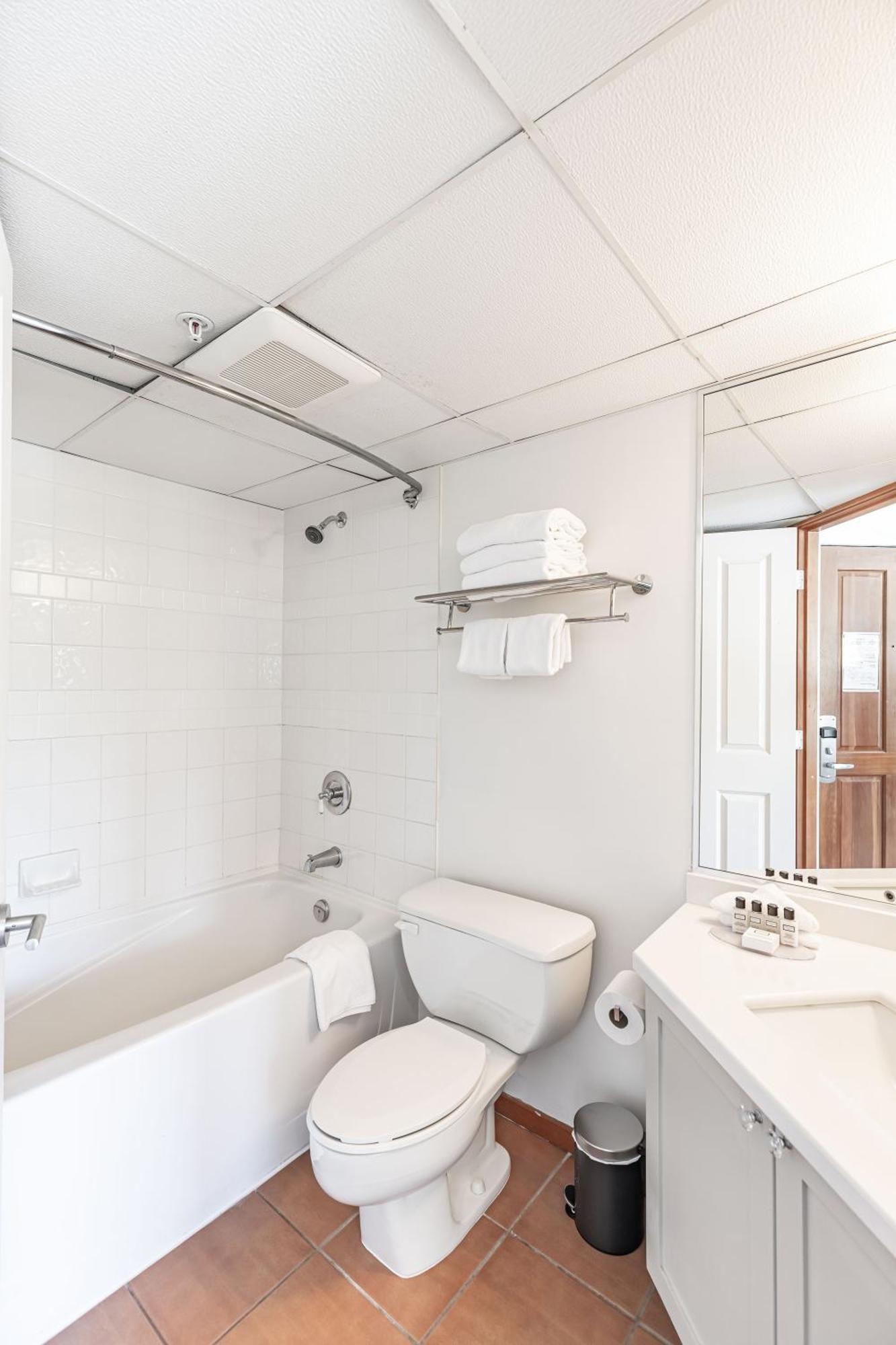 Cascade Lodge Premium Suite, With Pool & Hot Tub 惠斯勒 外观 照片
